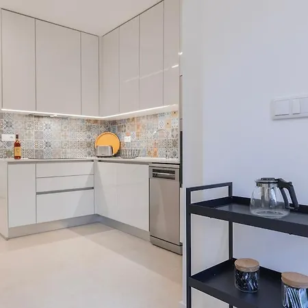 Apartment New By The Metro Lisbon