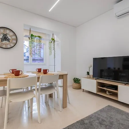 Apartment New By The Metro Lisbon