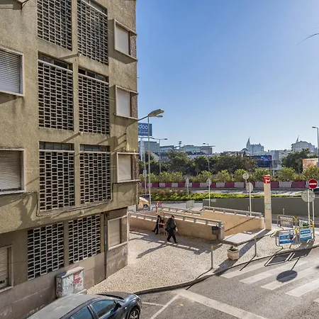 New By The Metro Apartment Lisbon