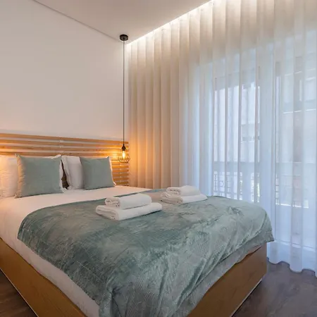 New By The Metro - 1e Apartament *