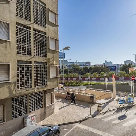 New By The Metro - 1e Appartamento