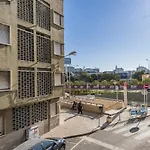 New By The Metro - 1e Διαμέρισμα