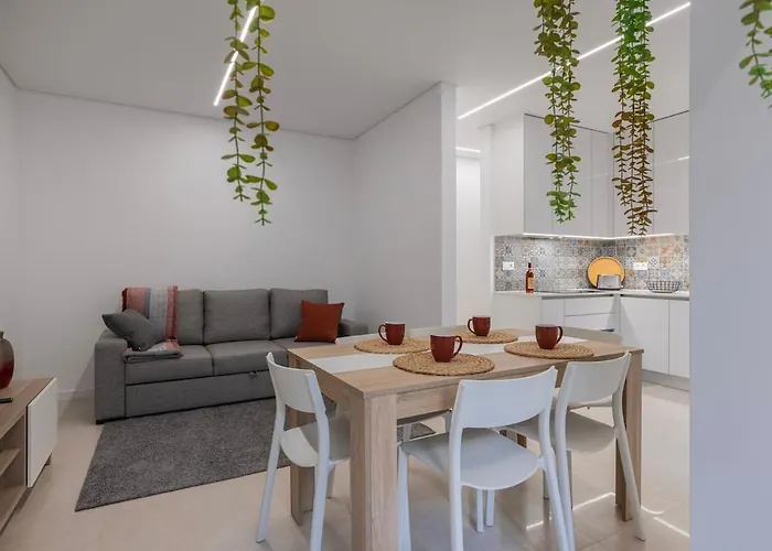 New By The Metro - 1e Apartament